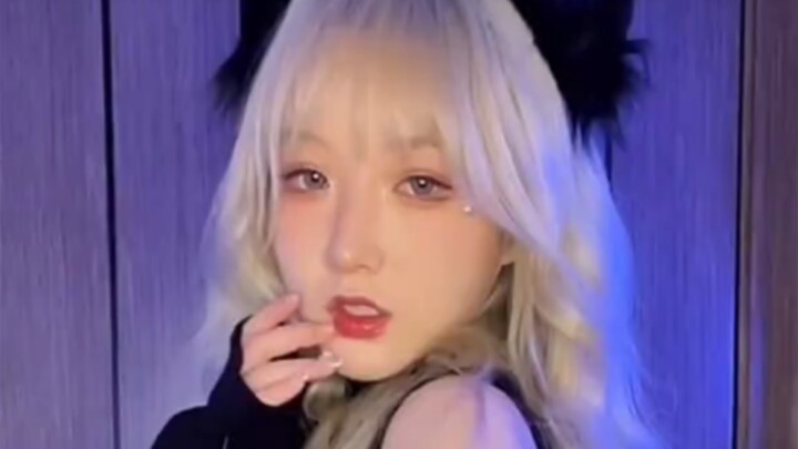 Isn't this the mature woman cosplay you've been wanting to see?