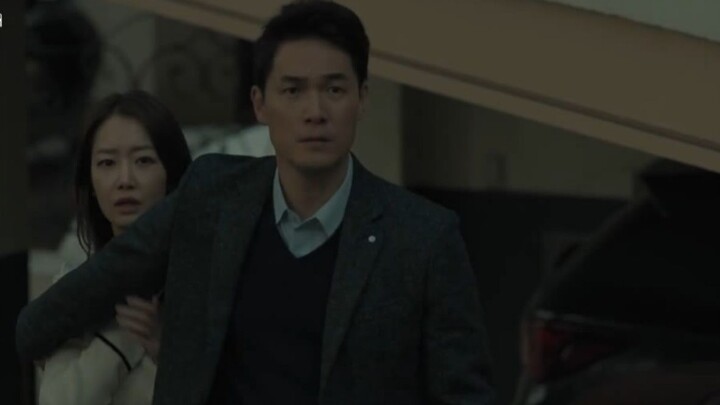 In episode 4 of "Red Moon and Blue Sun", the wife discovered that her husband was having an affair a
