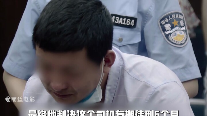 Xe tải lớn chuyển hướng sang làn xe thô sơ, cuốn cả hai mẹ con vào gầm; sau vụ việc, tài xế chỉ bị p