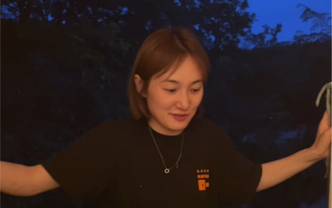 门：感谢老铁送来的一双鞋和一双袜子