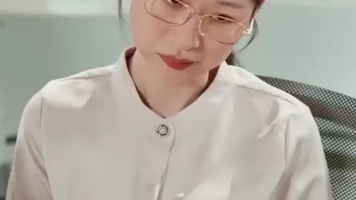 Adiknya ingin meneruskan garis keluarga, jadi mencarikan pacar untuk pamannya. Tapi paman justru suk