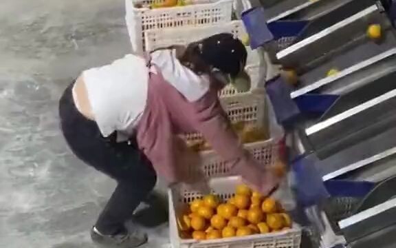 We workers have strength, hey, we workers have strength!