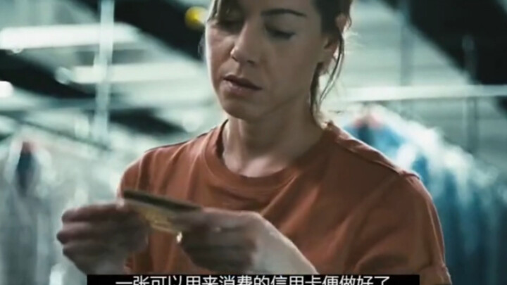 رجل يبتكر بطاقة ائتمان لا تحتاج إلى سداد ديونها