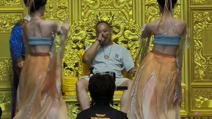 She’s at her most beautiful when she dances—she can’t bear to leave #QingYuYan Dragon Throne Dance