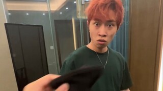 اليوم، لم أستطع الصمود أكثر وقررت أخيرًا أن أظهر وجهي!