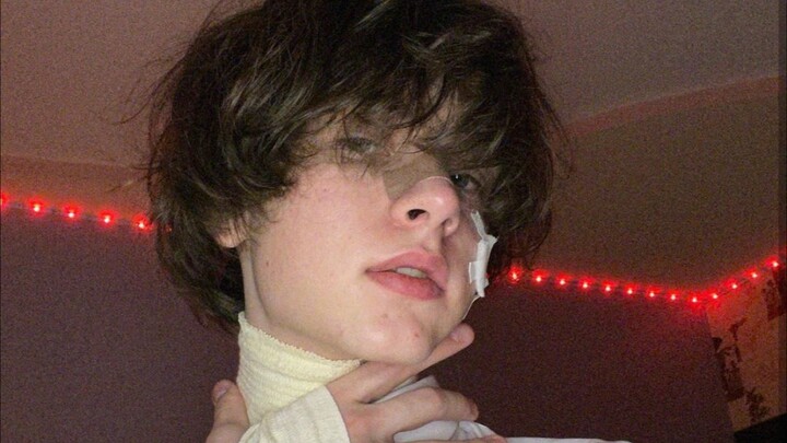 Kenapa cowok ganteng selalu berambut berantakan? — Seorang cowok ganteng heterokromia dari Belarus