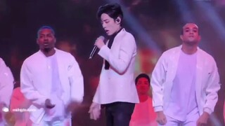 [Tôi vẫn là Tiêu Chiến] Ảnh cận cảnh, trực tiếp của Tiêu Chiến | Bạn xứng đáng có được đêm giao thừa
