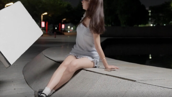 Người mẫu tự chiếu sáng cho chính mình