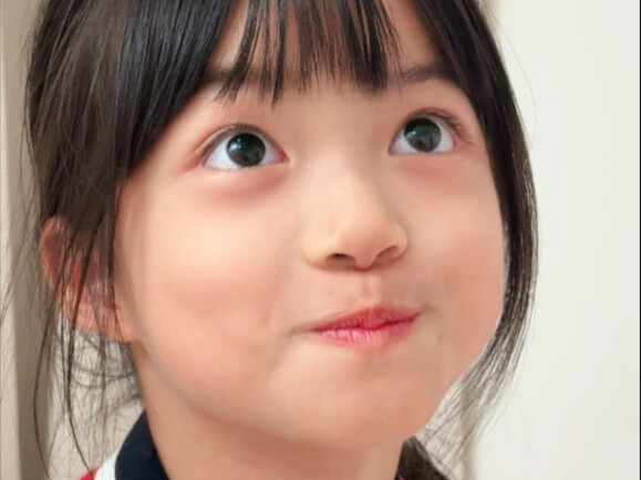 Chatting with My 8-Year-Old Daughter Is So Fun!