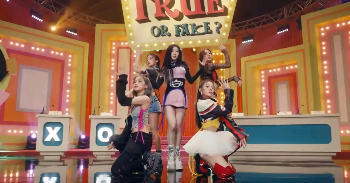 Itzy cheshire песня. Le serafim группа участницы. lee serafim участницы. lesserafim kpop. группа itzy cheshire.
