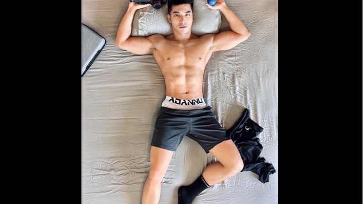 หนุ่มสูง 185 ซม. ถ่ายภาพแกะกล่องโชว์กล้ามจนดังเป็นพลุแตก ลับแห่งความปังบนโลกออนไลน์เขาจับทางได้แม่นย