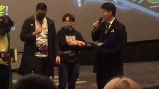 Sekarang setelah kalian mengetahui apa itu Manusia Pedang, pejabat itu membayar air mataku. Aku deng