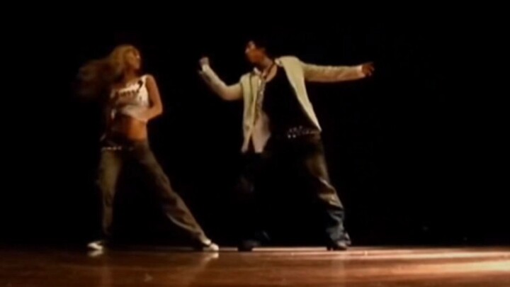 I was blown away by this dance by Kim Hyoyeon—no wonder she’s Girls’ Generation’s main dancer!