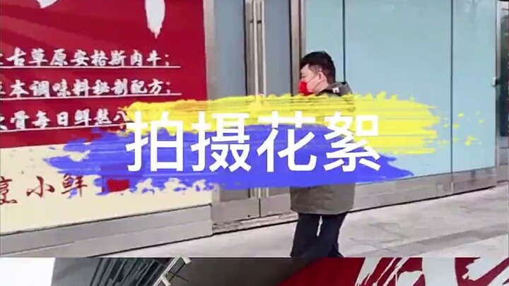 تقنية تصوير بالهاتف تجمع بين التحريك الأمامي والدوران الخلفي: حركات كاميرا سهلة التعلم للمبتدئين