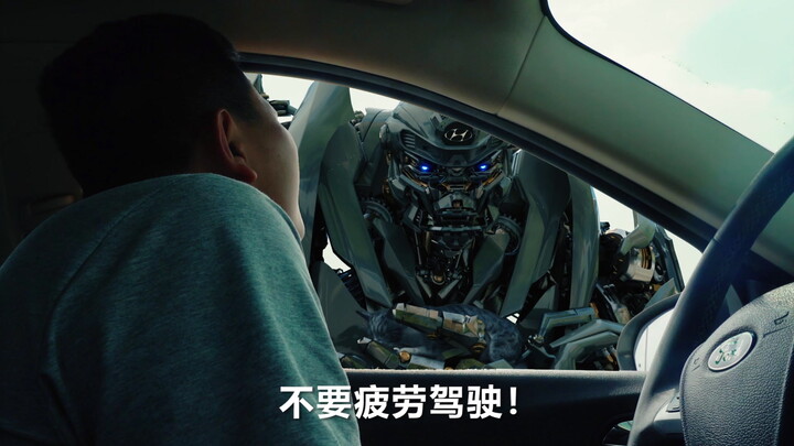 变形金刚拯救遇险小猫咪，太有爱了！