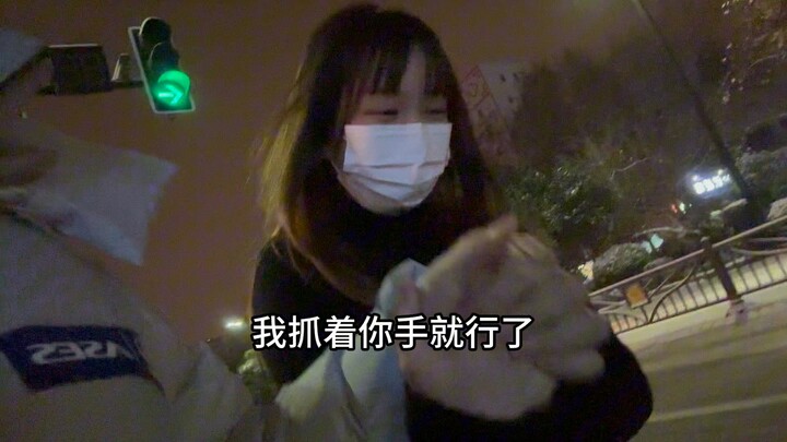 اللقاء الأول بعد علاقة حب عبر الإنترنت، عشنا تجربة كحبيبين ليوم واحد، وفي اليوم التالي غادرتني الفتا