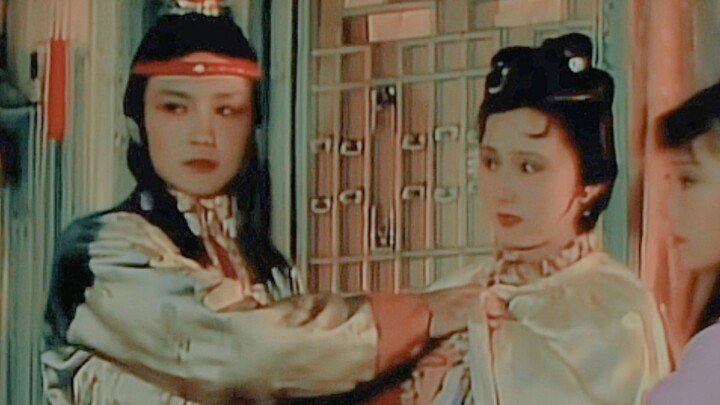 Seriously, they look just like a newlywed couple!