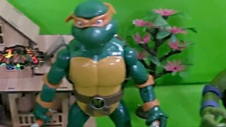 NINJA TURTLES FIGURE