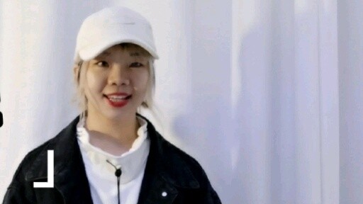 Regarding the answer to the topic of choosing a mirror for dancing, I will give a unified reply. I w