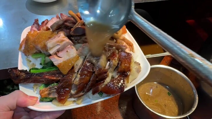 Đơn hàng cũng khá lên rồi, giờ ăn uống ngày càng đắt. Một suất cơm bình dân đã phải giao tận một tiế