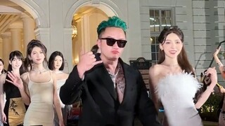 Come say hello to my brothers again, roll out the red carpet to make it more formal