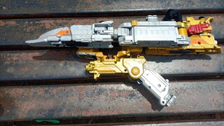 Súng biến hình của Lupinranger VS patranger DX X changer
