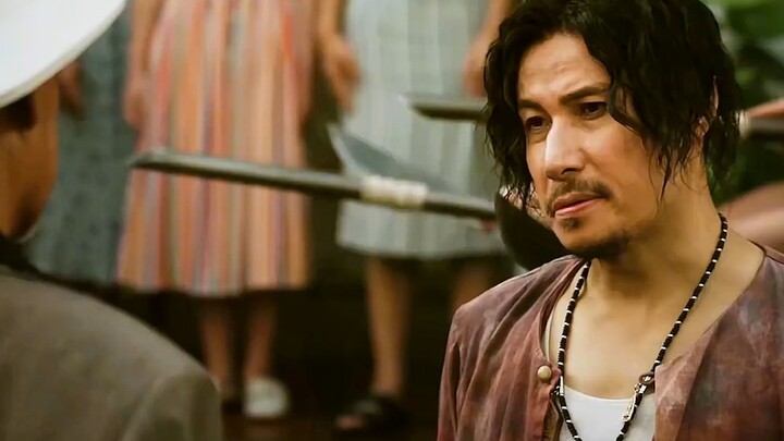 In Lion City’s mountains and seas, a noodle shop owner gets mugged by punks—only to pull out a machi