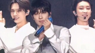 【SEVENTEEN】wvscon压轴炸场音乐之神+Left&Right高清舞台！