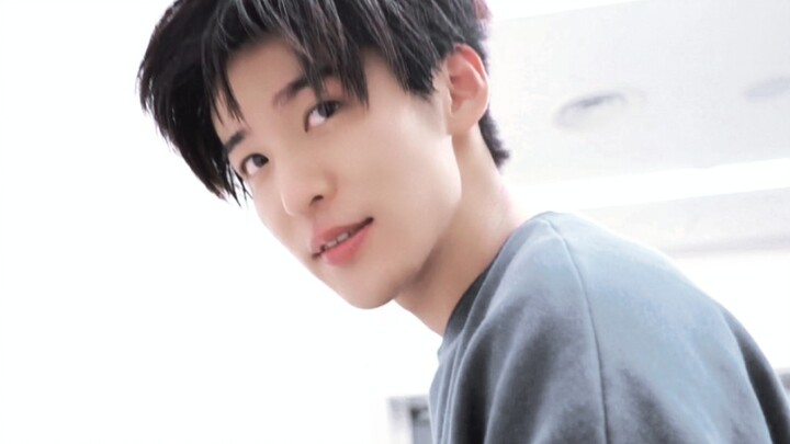 [Ren Meguro] Hair flipped up, innocent college boy