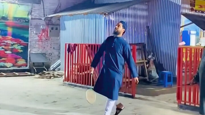 -বহু বছর পরে হাতে ব্যাটমেন্ট ব্যাট নিয়ে কিছু সময় পার করলাম .."-আলহামদুলিল্লাহ 🌸😊🏸