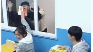 相当炸裂的壁咚！