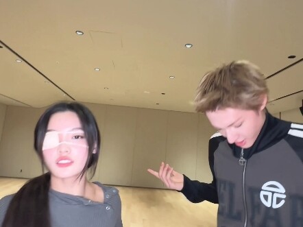 การร่วมมือกันของ illit และ cortis! การท้าทายเต้นเพลง Go! ของ iroha มาร์ติน