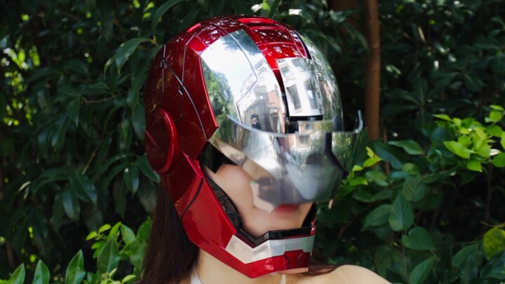 Unboxing the Iron Man helmet that automatically transforms, and the ladies who wore it all praised i