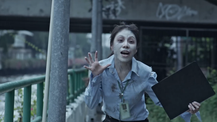 Thailand’s Epic Sand Sculpture Ad: Running With Zombies…