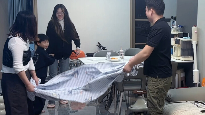 How Should Parents Balance in a Family with Two Children