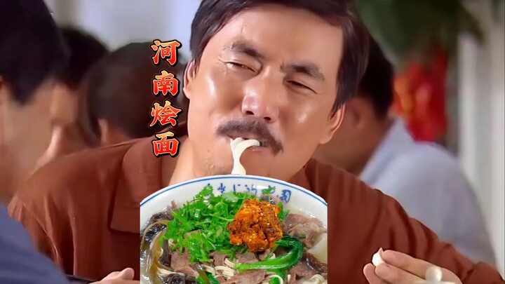 فان مينغ حقًا يتعامل بعفوية وودّ، ولا يتحفظ إطلاقًا عند تناول طعام أهل موطنه!