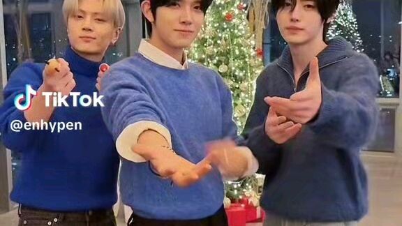 en- Christmas dance #Heeseung #Sunghoon #Jay