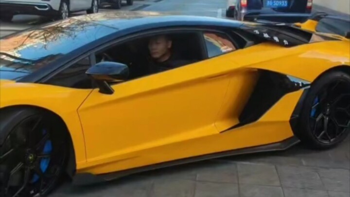 พี่พันของฉันขับซูเปอร์คาร์แล้วนะ อย่าโกรธกันเลยน่า!