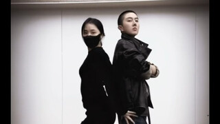 Mai Zhou Trilogy: Other people's couples are constantly sharing sweet moments, but my couple is stuc