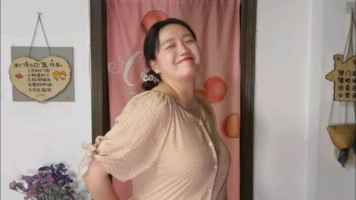 175 cm, 85 kg, floral and fresh style, slimming and figure-flattering, not too chubby, smiling brigh