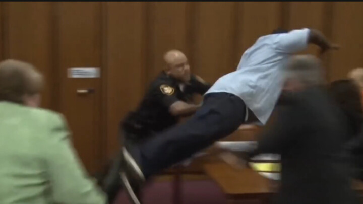 18-year-old girl raped and murdered; in court, her father lunged directly at the killer!