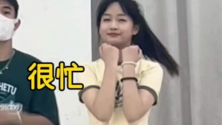 khiêu vũ với cọc gỗ