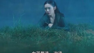 女孩每洗一次澡，大白腿就会修长一分