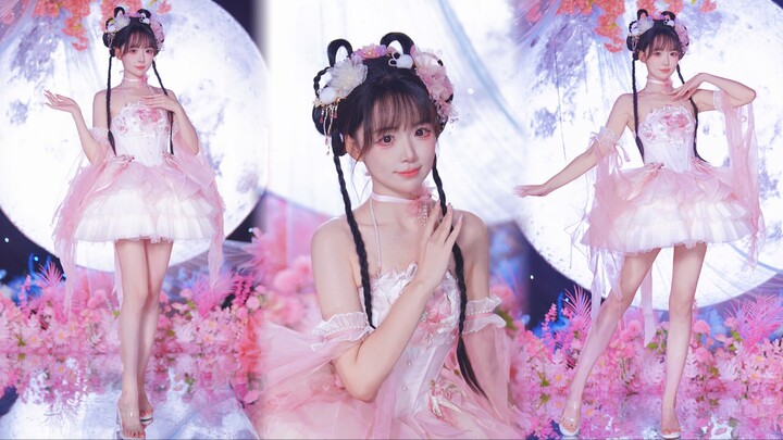 This little rabbit is really long, no, its legs are really white [Guanghan Palace vertical screen]