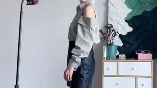 The shirts in "Elegant Effortless" are all pure green without advertisements.