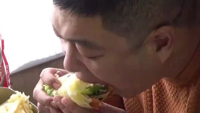 If you can talk while riding a train in Northeast China, you won’t get hungry…