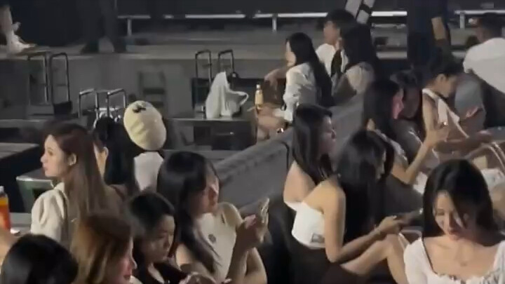 Ini di mana kok banyak banget cewek cantik?