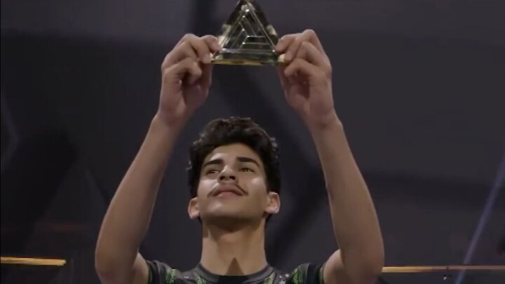 แชมป์นำผู้แพ้มาฝังไว้บนถ้วยรางวัล?! เศรษฐีซาอุฯ ทำเรื่องจี้ใจดำได้เข้าขั้น