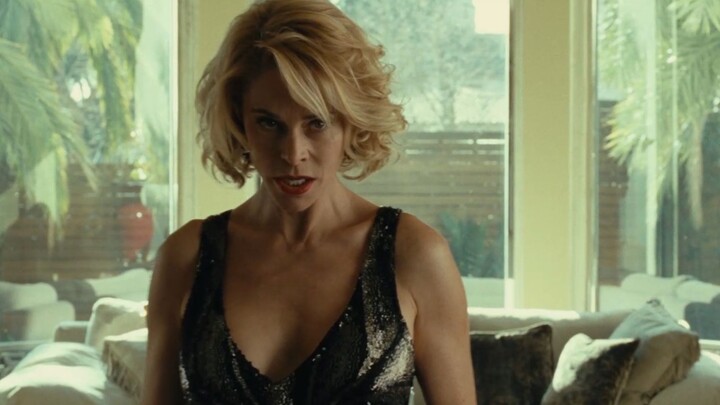 Sau khi đại gia tiêu tiền như nước để theo đuổi chàng trai trẻ, cô lại bị phản bội cay đắng: Bộ phim