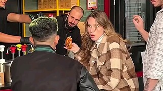 你的第一个是谁？椅子。